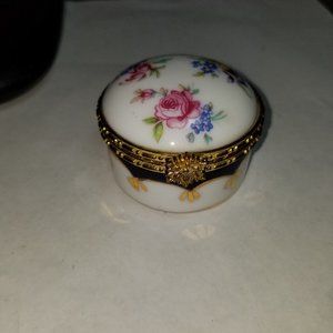 Vintage oval shaped PORCELAIN JEWELRY BOX